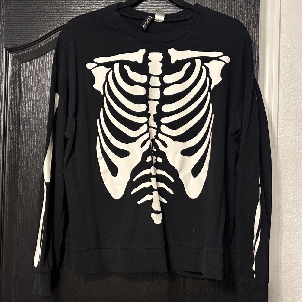 H&M Skeleton Crew Neck